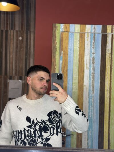  ,   Valentin, 19 ,   ,   