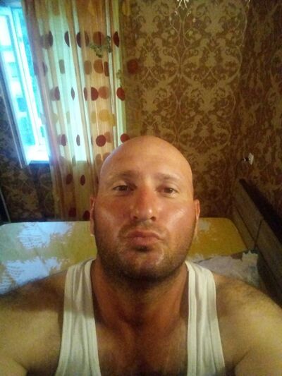 ,   Elia, 44 ,   