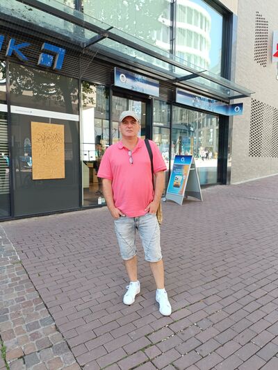  ,   Stef, 52 ,   ,   