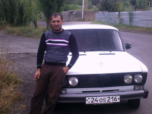  ,   Artur, 39 ,   