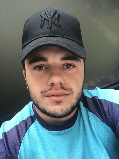  ,   Artur, 28 ,   ,   