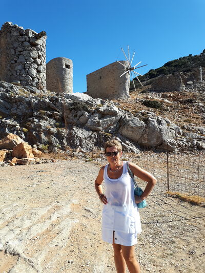  ,   Marina, 62 ,     , c 