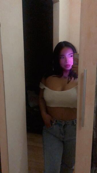  ,   Laura, 27 ,   ,   