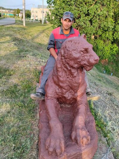  ,   Roland, 28 ,   ,   
