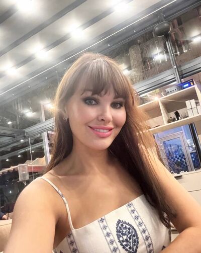  ,   Viktoria, 39 ,   ,   