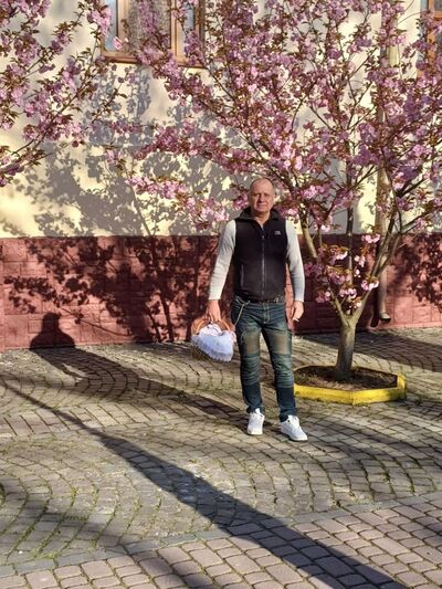  ,   Viktor, 61 ,   ,   , c , 