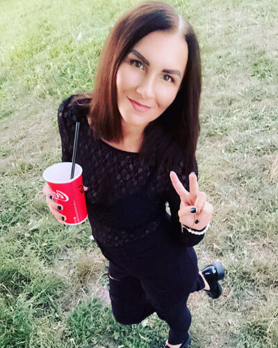  ,   Lesia, 39 ,   ,   