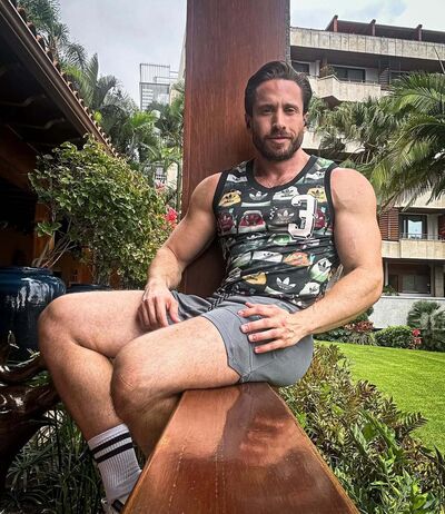  ,   Anton, 38 ,   ,   