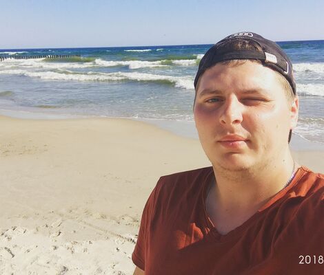 ,   Artem, 31 ,   