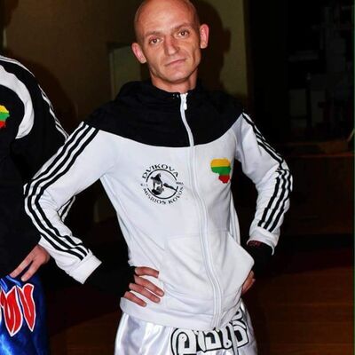  ,   Andrius, 40 ,   ,   , c 