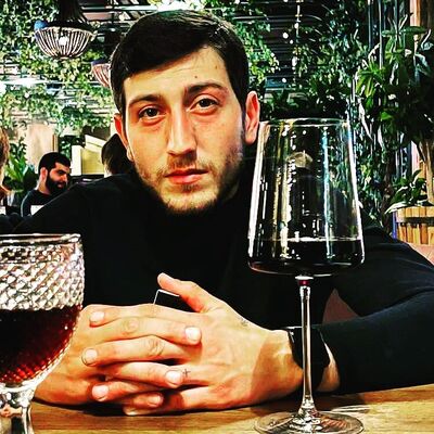  ,   Artur, 28 ,   ,   , c , 