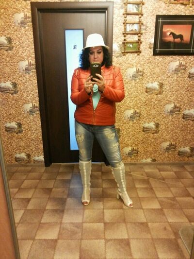  ,   Elena, 41 ,   ,   