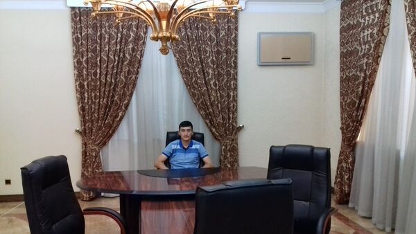  ,   Alisher Azim, 33 ,   ,   , c 