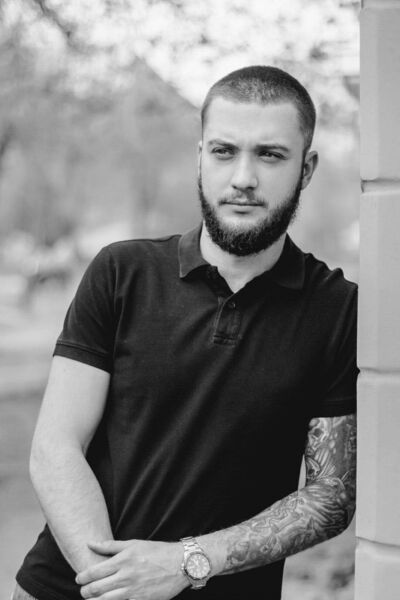  ,   Serge, 39 ,   ,   