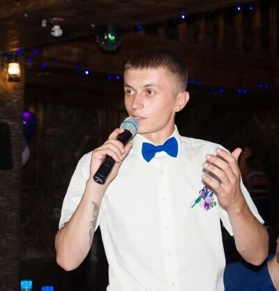  ,   Viktor, 32 ,   
