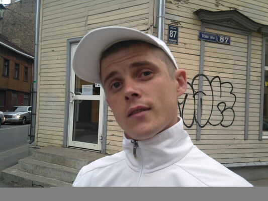  ,   Aleksej, 33 ,   