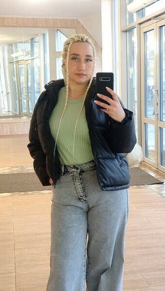  ,   Alisia, 43 ,     