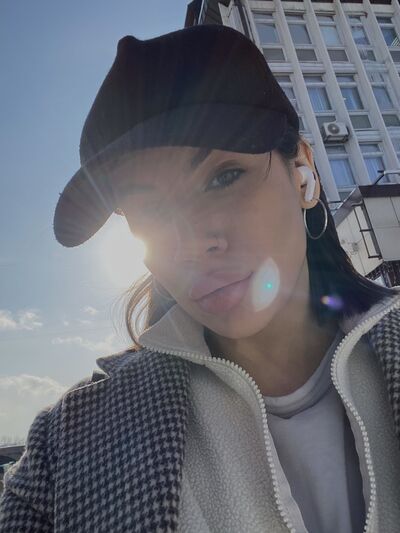  ,   Eva, 22 ,  