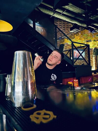  ,   Zak, 27 ,   ,   