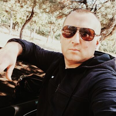 ,   Leon, 40 ,   ,   