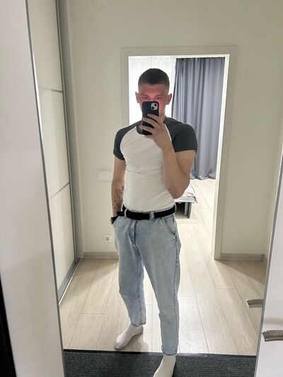  ,   Kris, 24 ,   ,   
