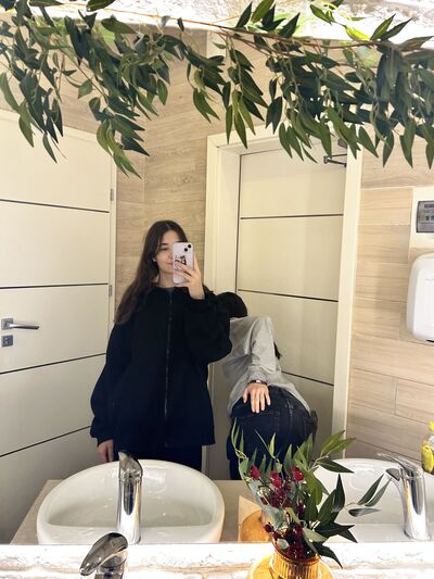  ,   Anastasia, 19 ,   c , 