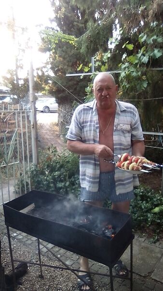  ,   Wiktor, 69 ,   