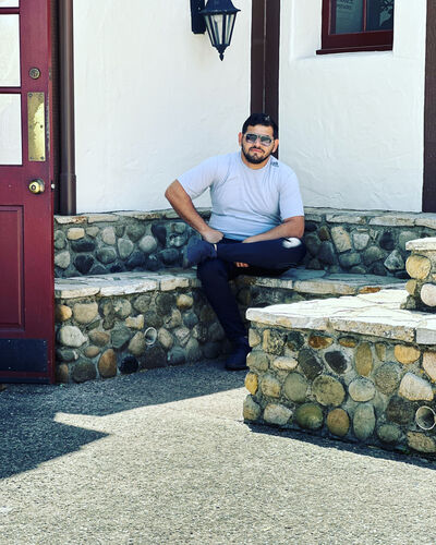  North Hollywood,   Artash, 30 ,   ,   