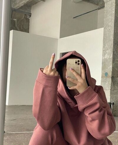 ,   Mila, 21 ,   ,   