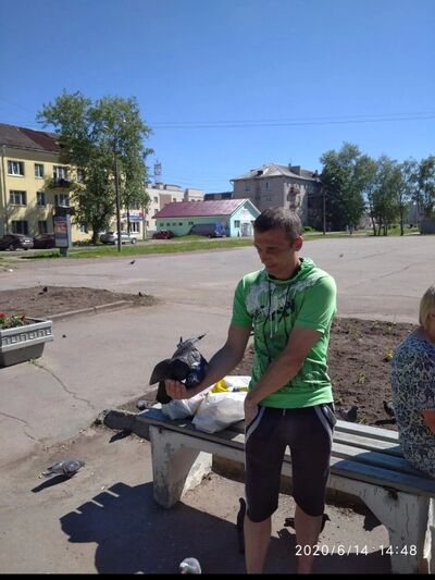  ,   Viktor, 44 ,   ,   