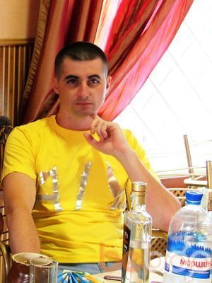  ,   Kris, 43 ,   