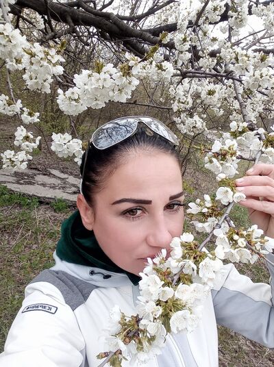  ,   Innessa, 47 ,  