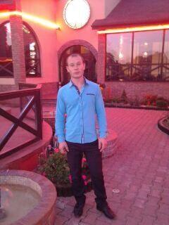  ,   Valentin, 32 ,  