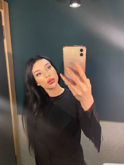  ,   Daria, 26 ,   c 