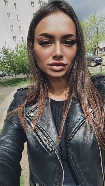  ,   Anya, 29 ,   c 