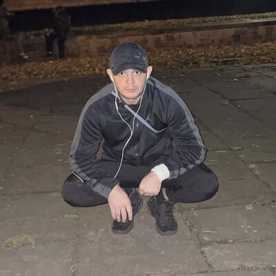  Frankfurt am Main,   Oleksii, 31 ,   ,   