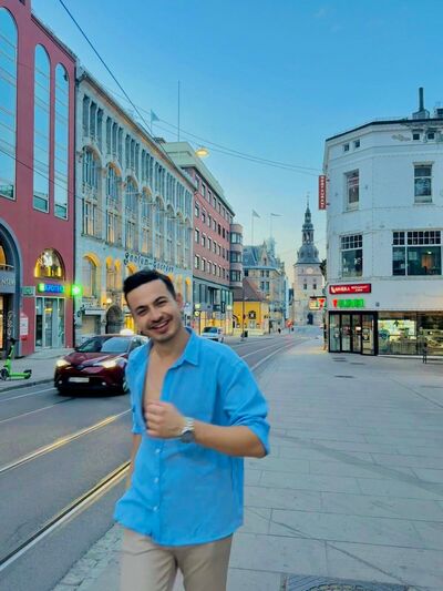  ,   Ali, 32 ,   ,   