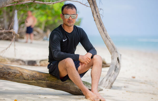  ,   Viktor, 32 ,     , c 