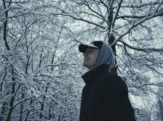  ,   Anton, 21 ,   ,   , c , 
