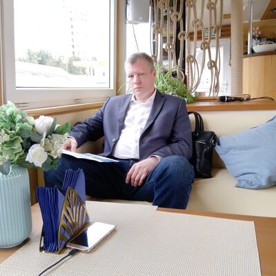 ,   Edvard, 54 ,   