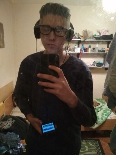  ,   Mustafo, 27 ,   
