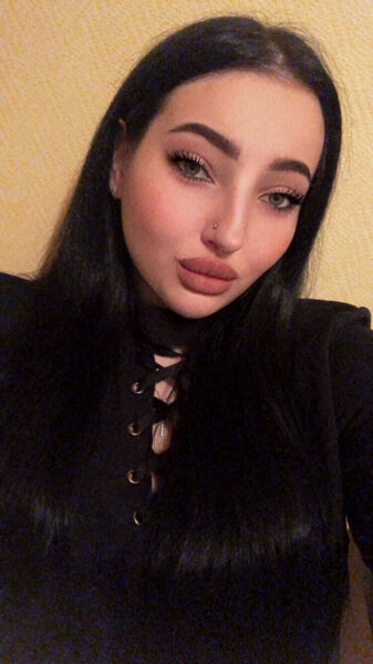  ,   Viktoria, 25 ,   ,   