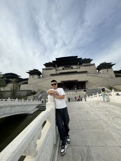  ,   Liang, 32 ,   ,   