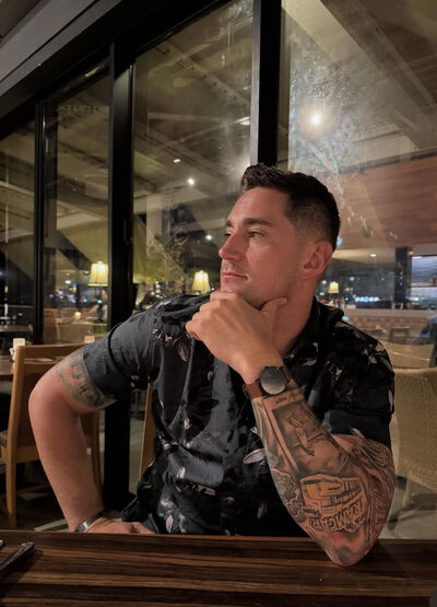  ,   Logan Tomf, 44 ,     , c 