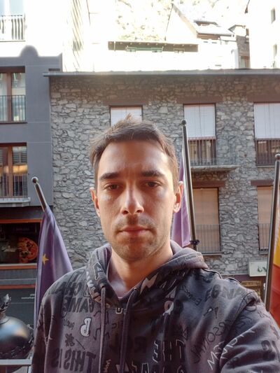  ,   Nik, 37 ,   ,   