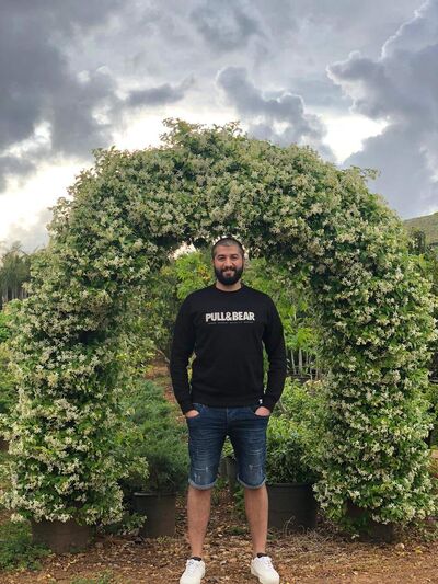  ,   Viktor, 37 ,   ,   