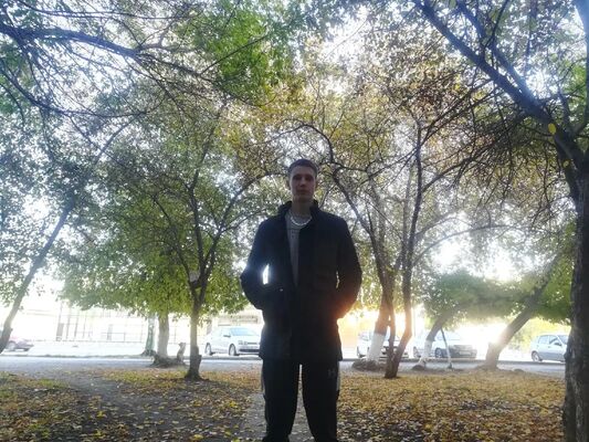  ,   Viktor, 26 ,   c 