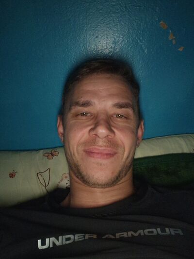  ,   Anton, 26 ,   c 
