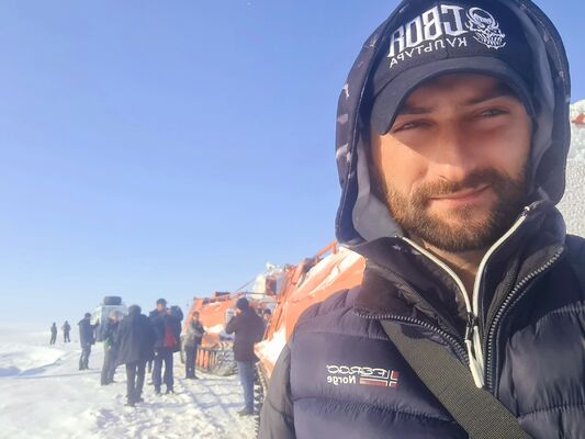  ,   Vladislav, 27 ,   ,   