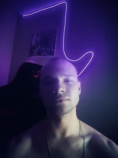  ,   Artem, 20 ,   c , 